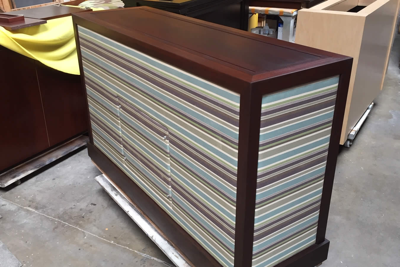 The Sunbrella Blend Outdoor Tv Lift Cabinet Island Is Here