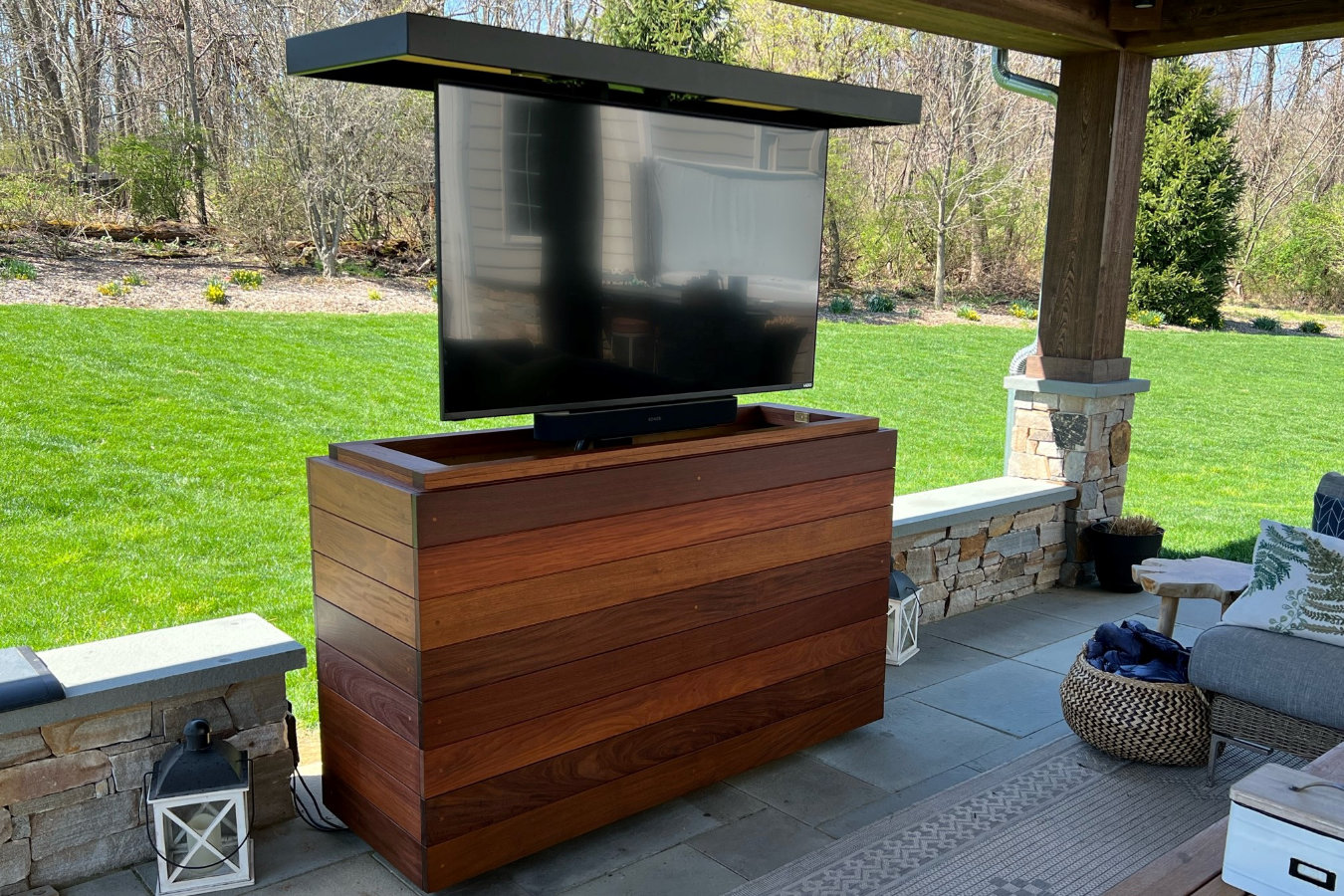 Outdoor movable TV waterproof lift cabinet hides TV Nashville Tenessee Cabinet Tronix
