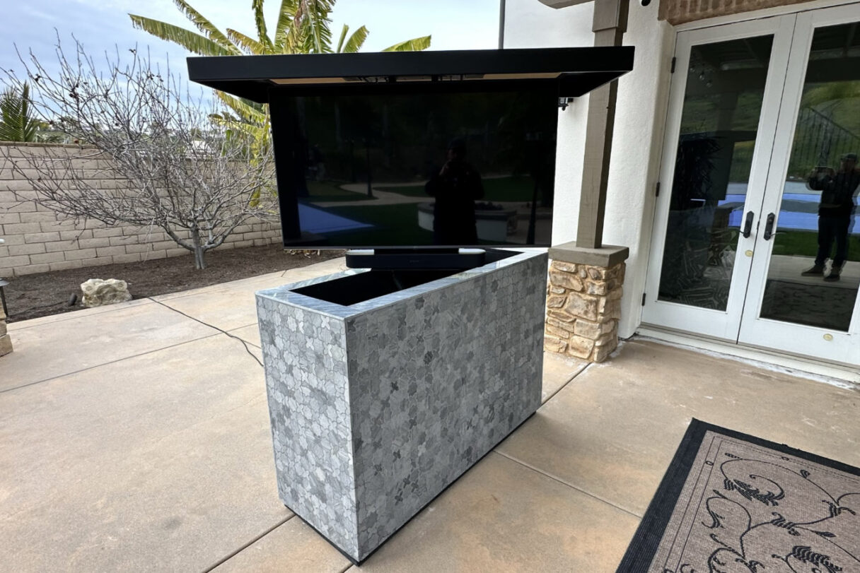 outdoor stone tv lift cabinet with 360 swivel